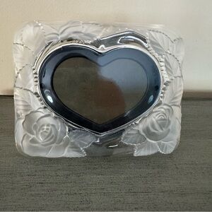 Home Beautiful Heart-Shaped Glass Photo Frame with Floral Design